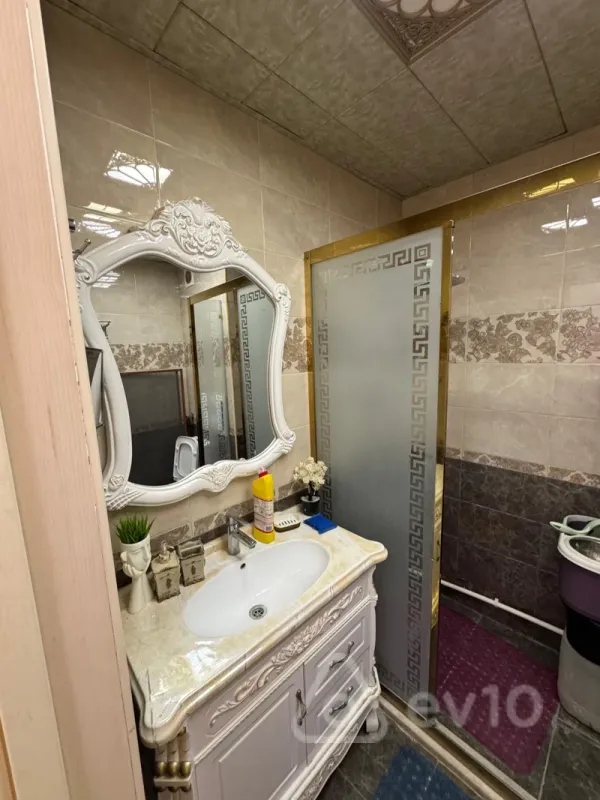 Kirayə verilir 3 otaqlı köhnə tikili 80 m²