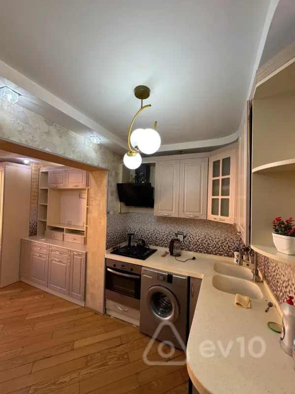 Kirayə verilir 3 otaqlı köhnə tikili 80 m²