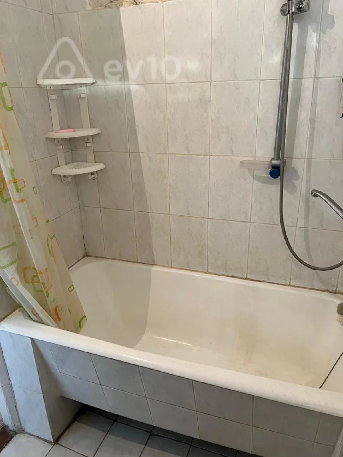 Kirayə verilir 2 otaqlı köhnə tikili 55 m²