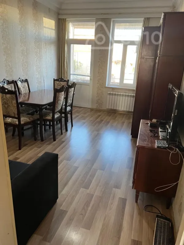 Kirayə verilir 2 otaqlı köhnə tikili 55 m²