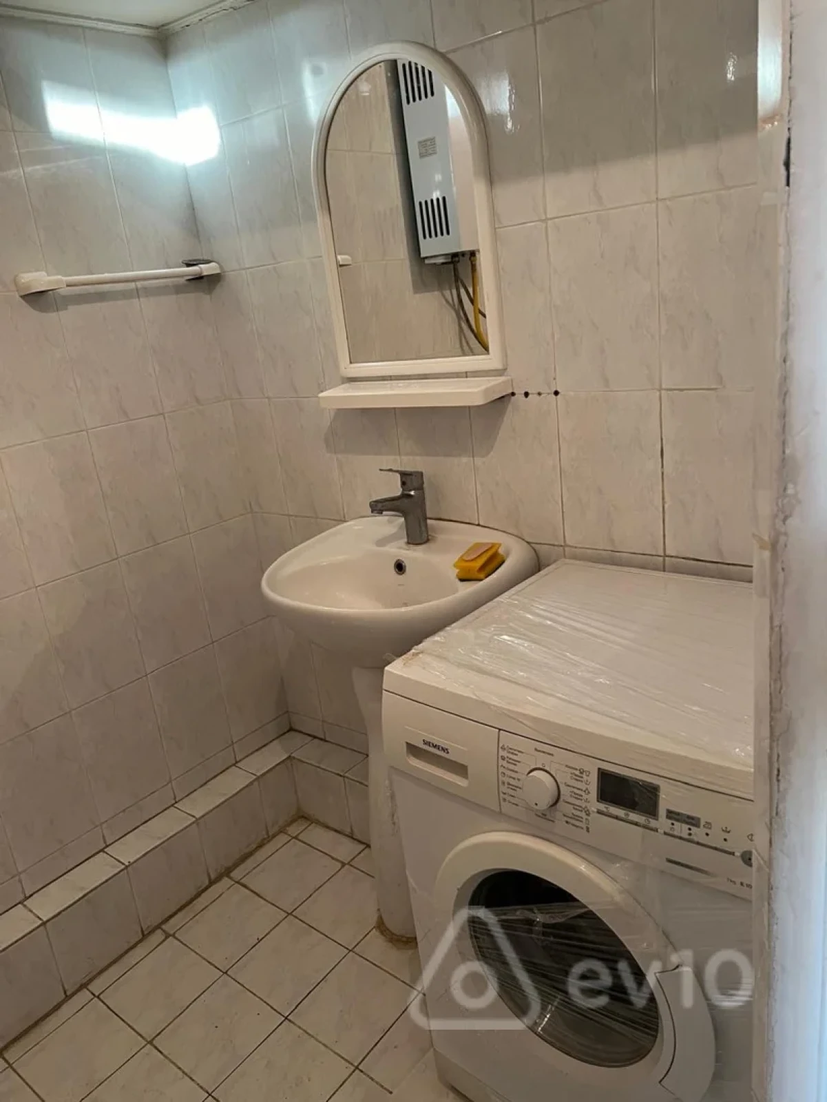 Kirayə verilir 2 otaqlı köhnə tikili 55 m²
