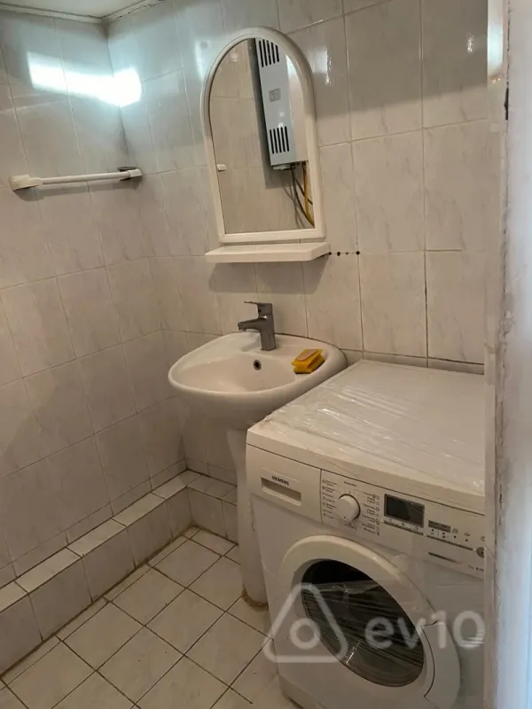 Kirayə verilir 2 otaqlı köhnə tikili 55 m²