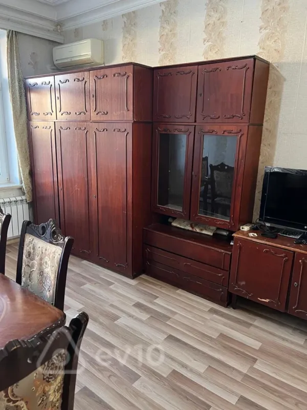 Kirayə verilir 2 otaqlı köhnə tikili 55 m²