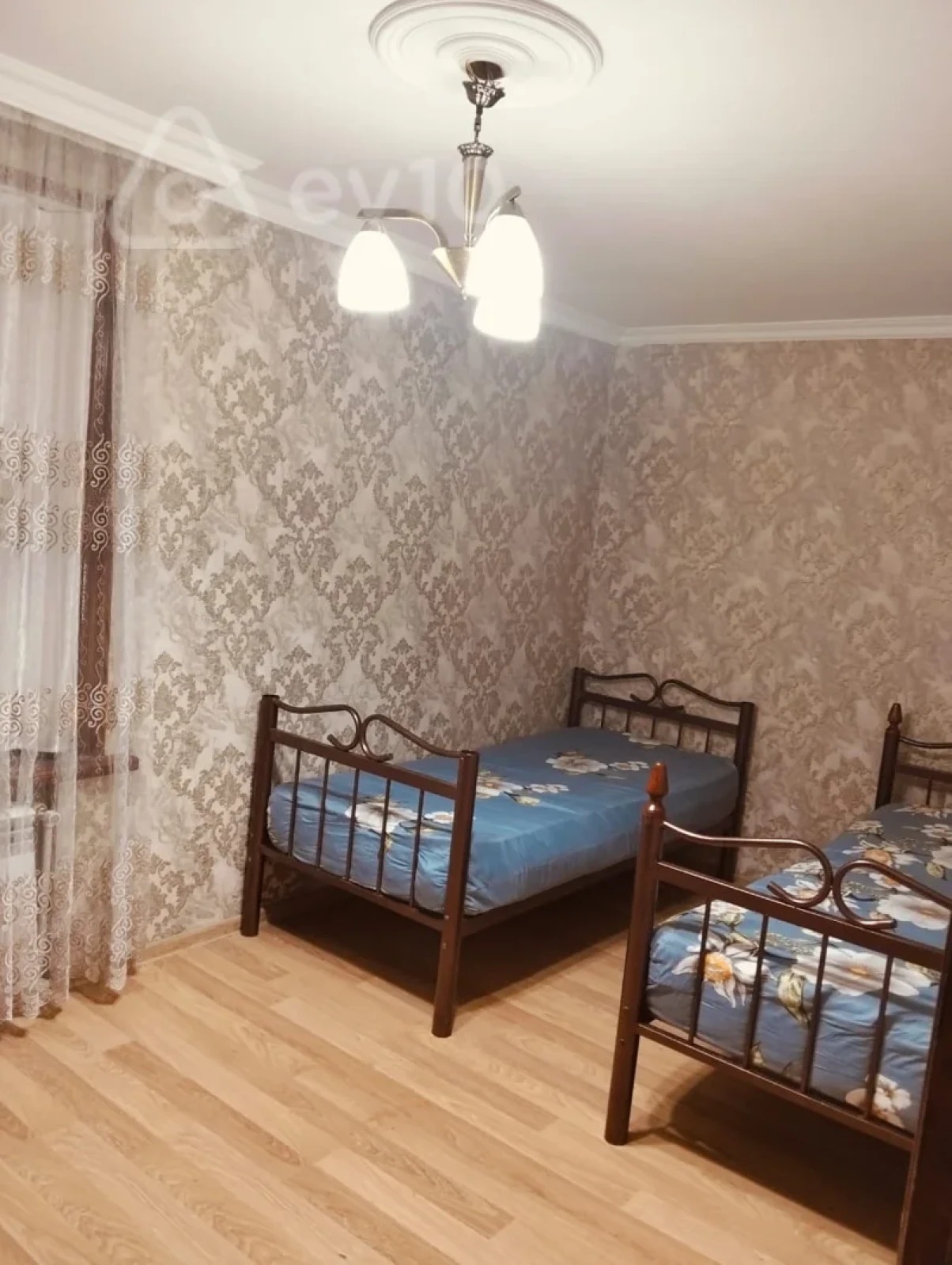 Kirayə verilir 2 otaqlı köhnə tikili 60 m²