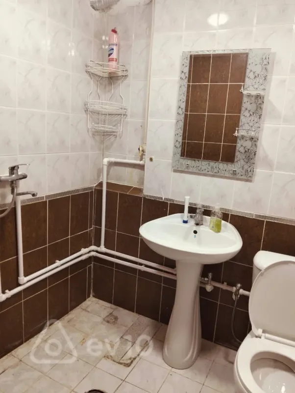 Kirayə verilir 2 otaqlı köhnə tikili 60 m²