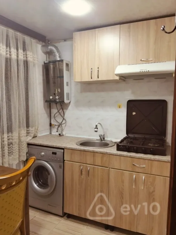 Kirayə verilir 2 otaqlı köhnə tikili 60 m²