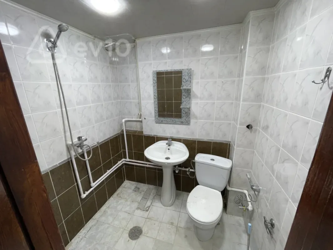 Kirayə verilir 2 otaqlı köhnə tikili 60 m²