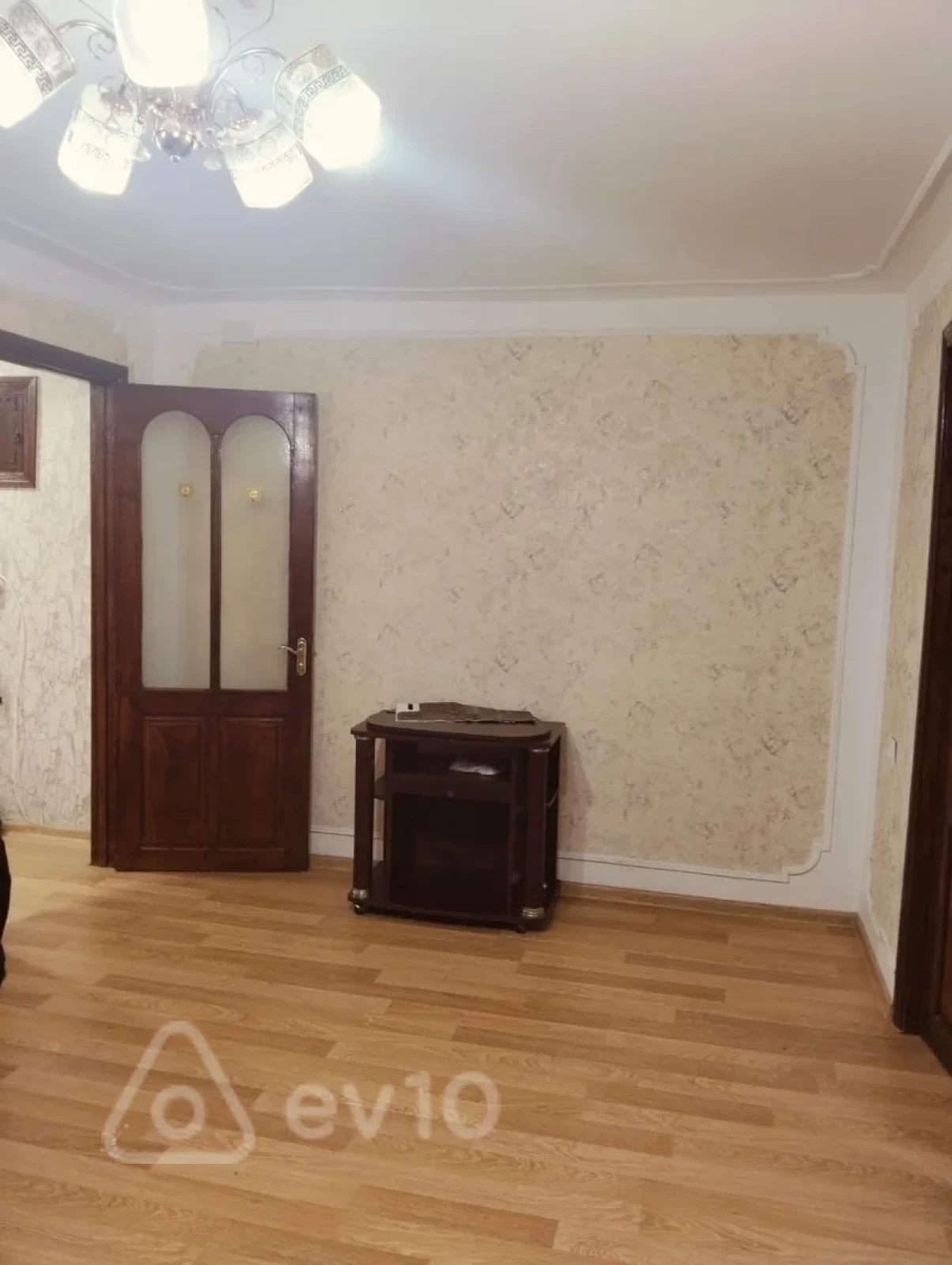 Kirayə verilir 2 otaqlı köhnə tikili 60 m²