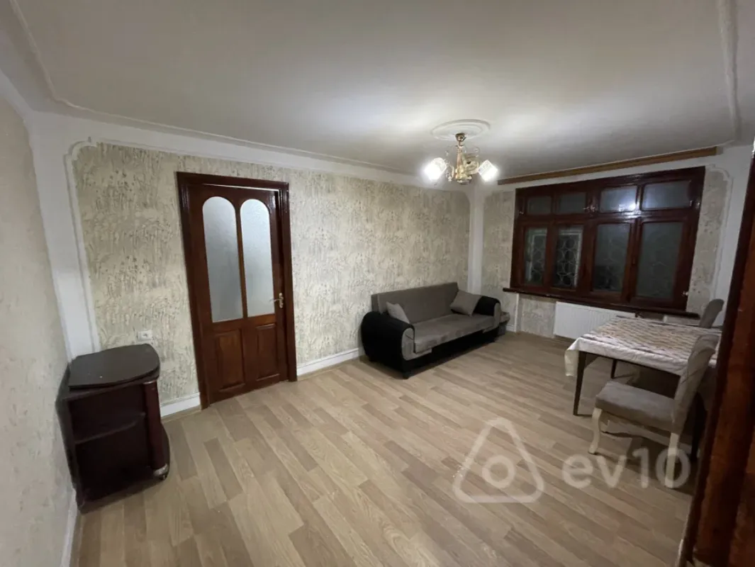 Kirayə verilir 2 otaqlı köhnə tikili 60 m²