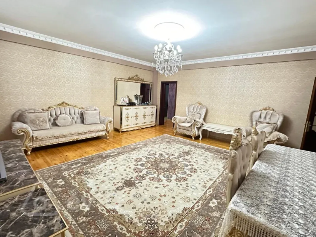 Kirayə verilir 3 otaqlı yeni tikili 120 m²