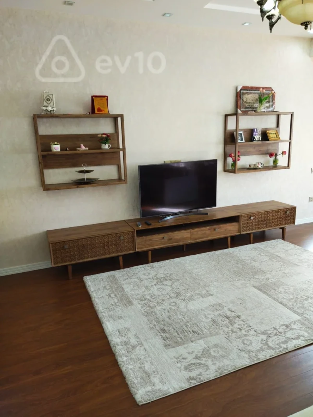 Kirayə verilir 3 otaqlı yeni tikili 121 m²