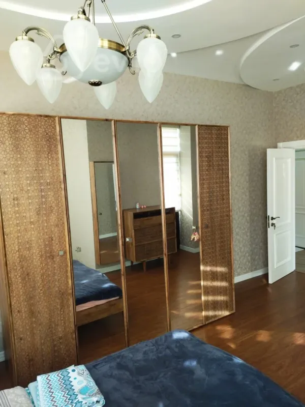 Kirayə verilir 3 otaqlı yeni tikili 121 m²