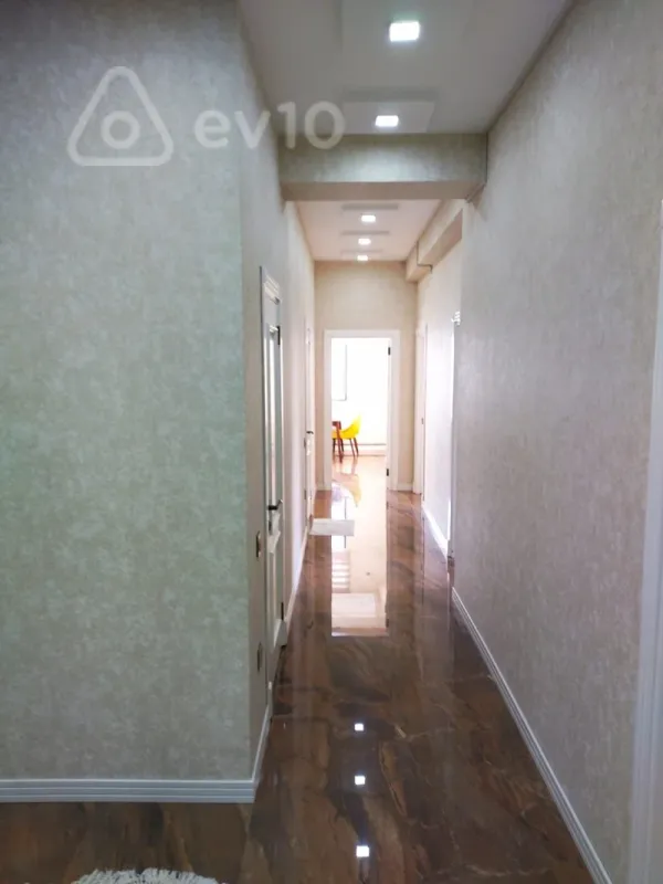 Kirayə verilir 3 otaqlı yeni tikili 121 m²