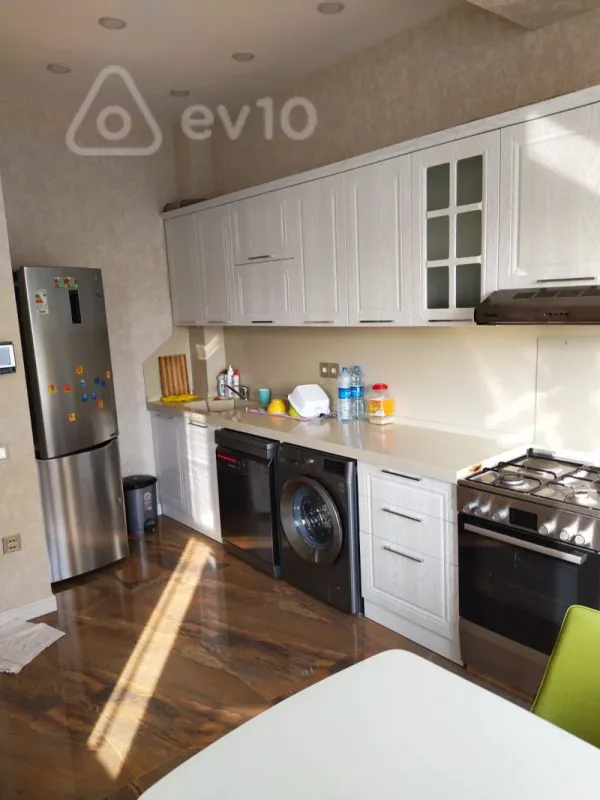 Kirayə verilir 3 otaqlı yeni tikili 121 m²