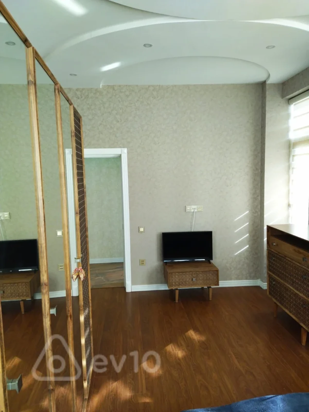 Kirayə verilir 3 otaqlı yeni tikili 121 m²