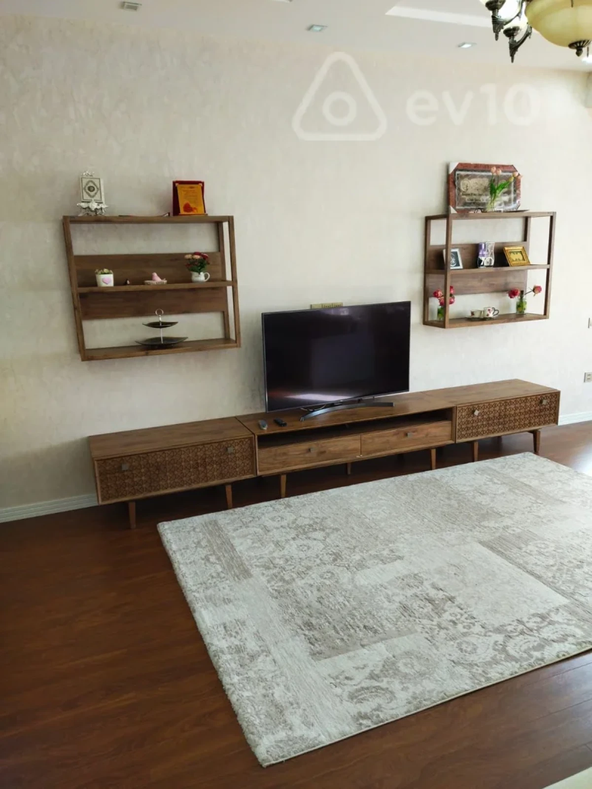 Kirayə verilir 3 otaqlı yeni tikili 121 m²