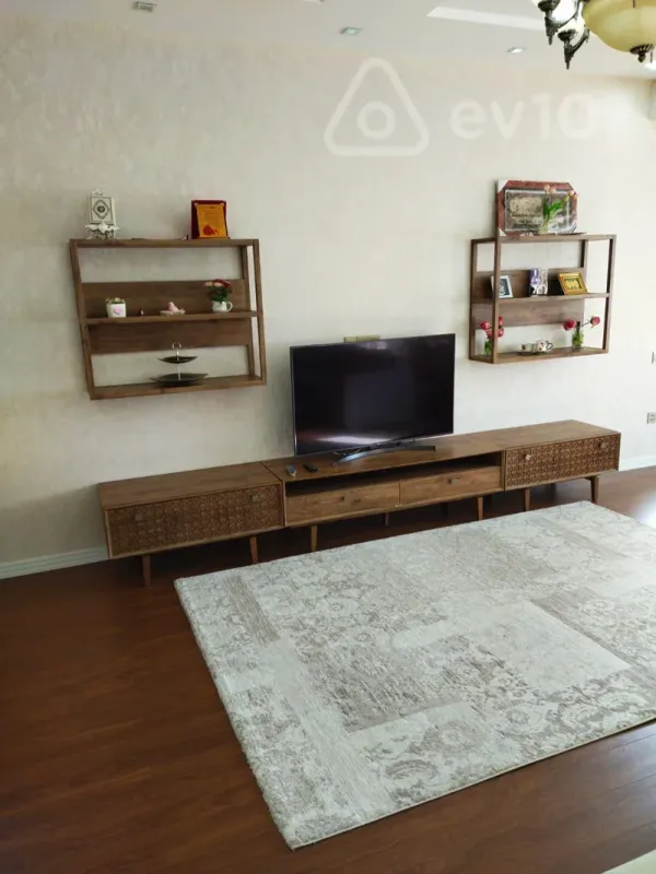 Kirayə verilir 3 otaqlı yeni tikili 121 m²