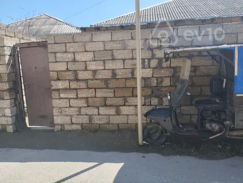 Satılır 2 otaqlı köhnə tikili 68 m²