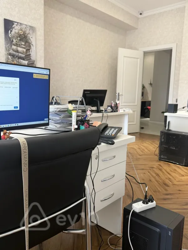 Kirayə verilir 5 otaqlı ofis 230 m²