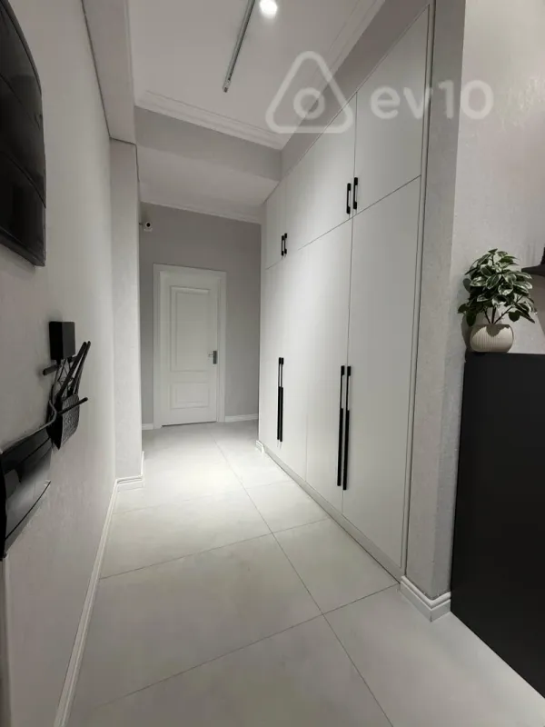 Kirayə verilir 5 otaqlı ofis 230 m²