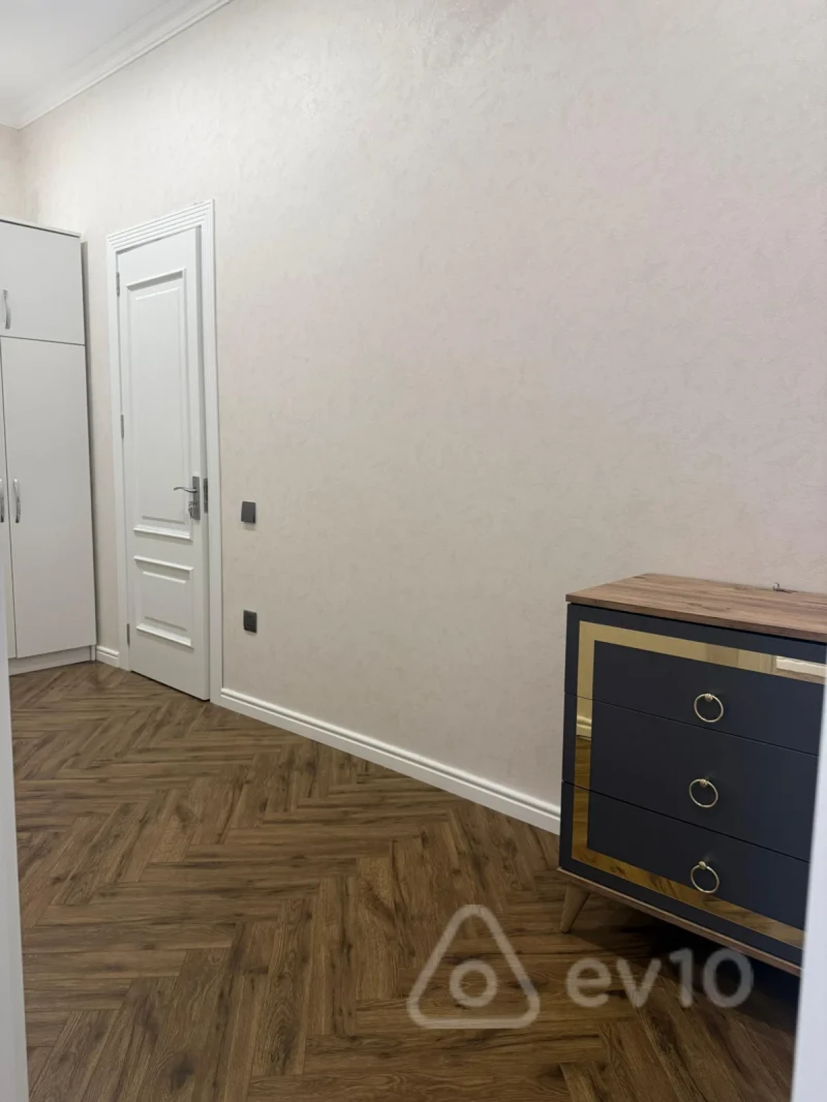 Kirayə verilir 5 otaqlı ofis 230 m²