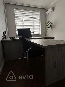 Kirayə verilir 5 otaqlı ofis 230 m²