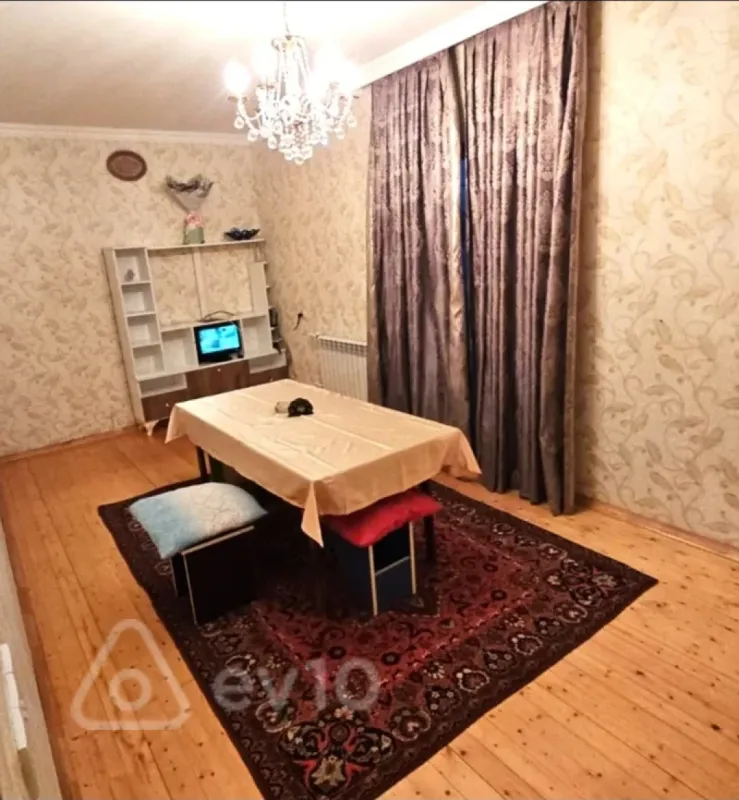 Kirayə verilir 2 otaqlı köhnə tikili 50 m²