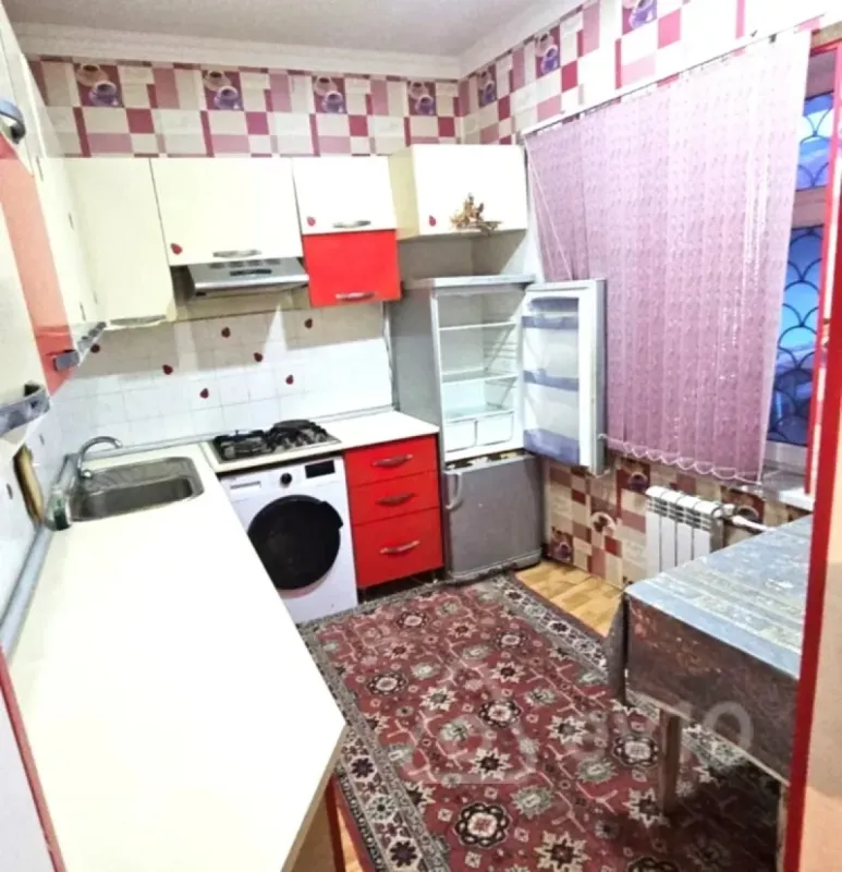 Kirayə verilir 2 otaqlı köhnə tikili 50 m²