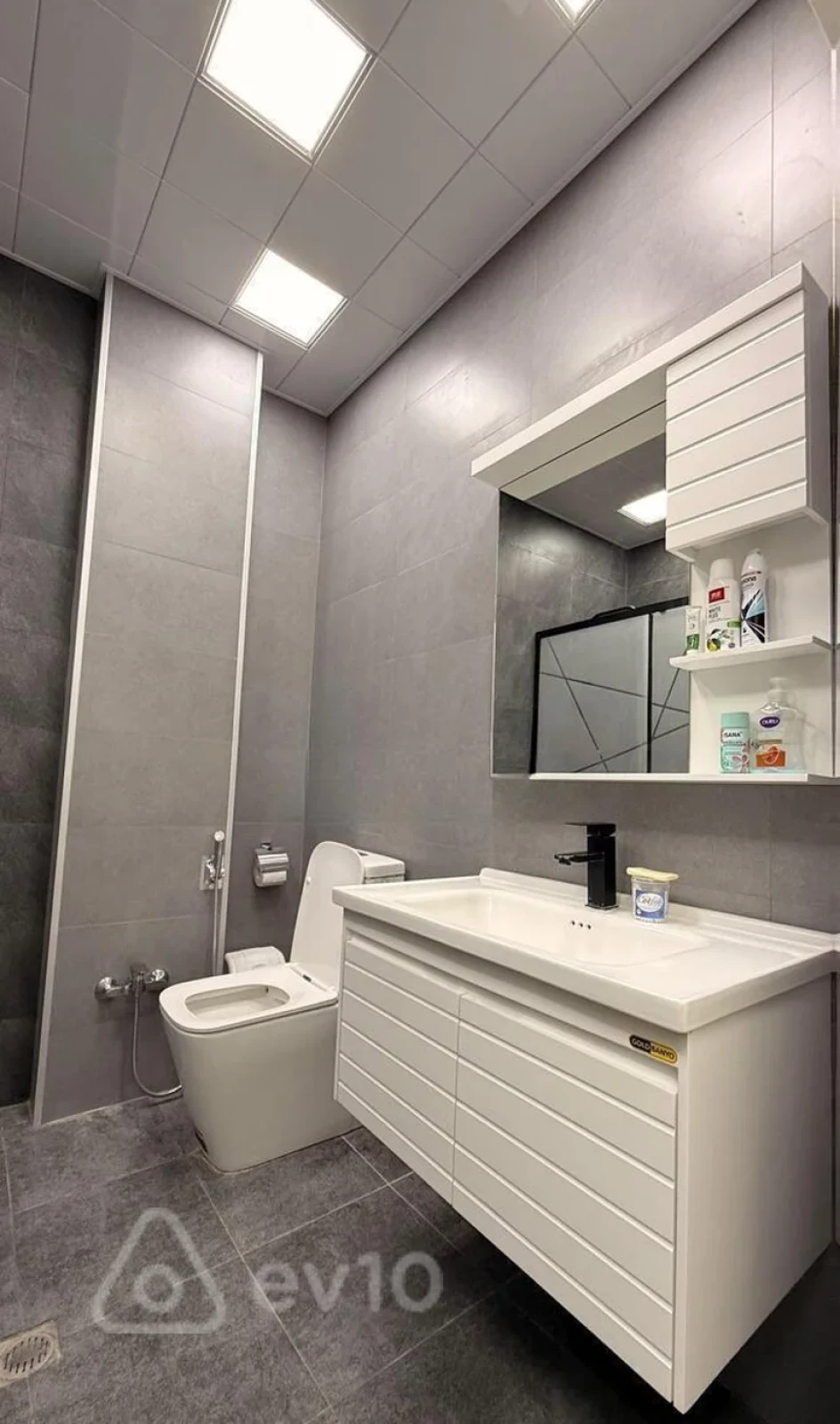 Kirayə verilir 2 otaqlı yeni tikili 100 m²