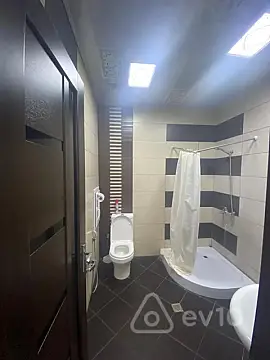 Kirayə verilir 3 otaqlı yeni tikili 145 m²