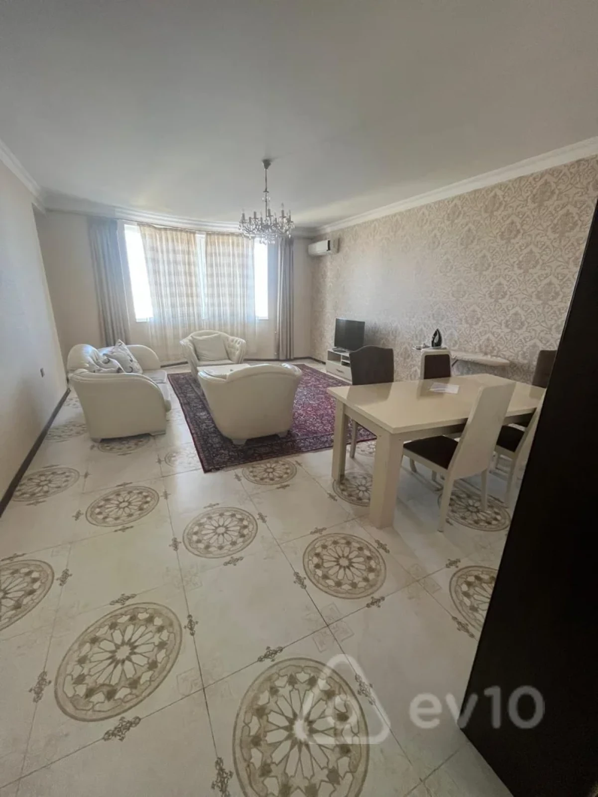 Kirayə verilir 3 otaqlı yeni tikili 145 m²
