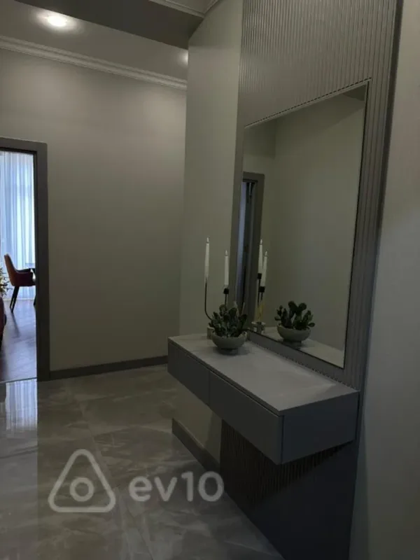 Kirayə verilir 2 otaqlı yeni tikili 77 m²