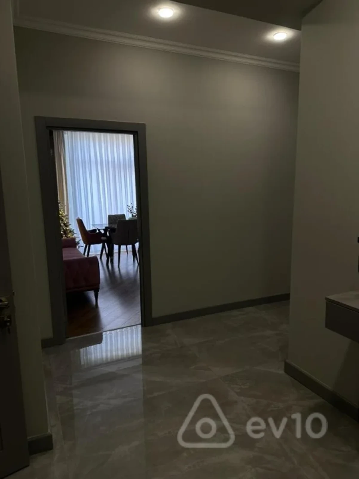 Kirayə verilir 2 otaqlı yeni tikili 77 m²
