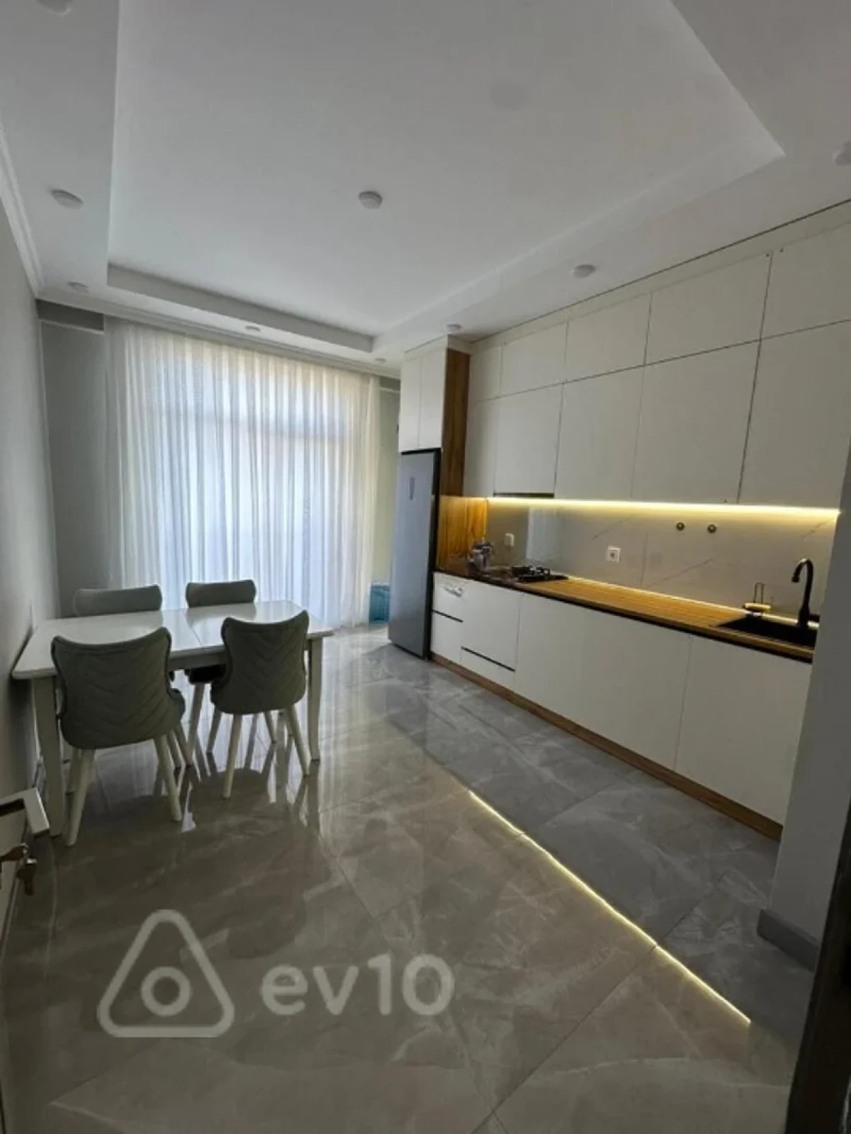 Kirayə verilir 2 otaqlı yeni tikili 77 m²
