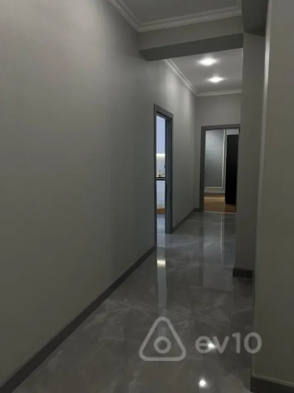 Kirayə verilir 2 otaqlı yeni tikili 77 m²