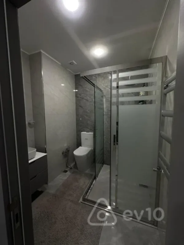 Kirayə verilir 2 otaqlı yeni tikili 77 m²