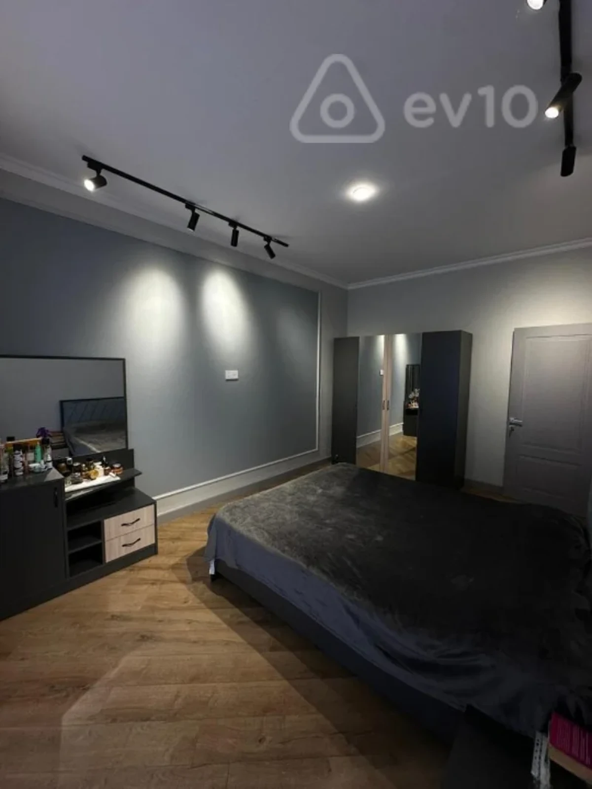 Kirayə verilir 2 otaqlı yeni tikili 77 m²