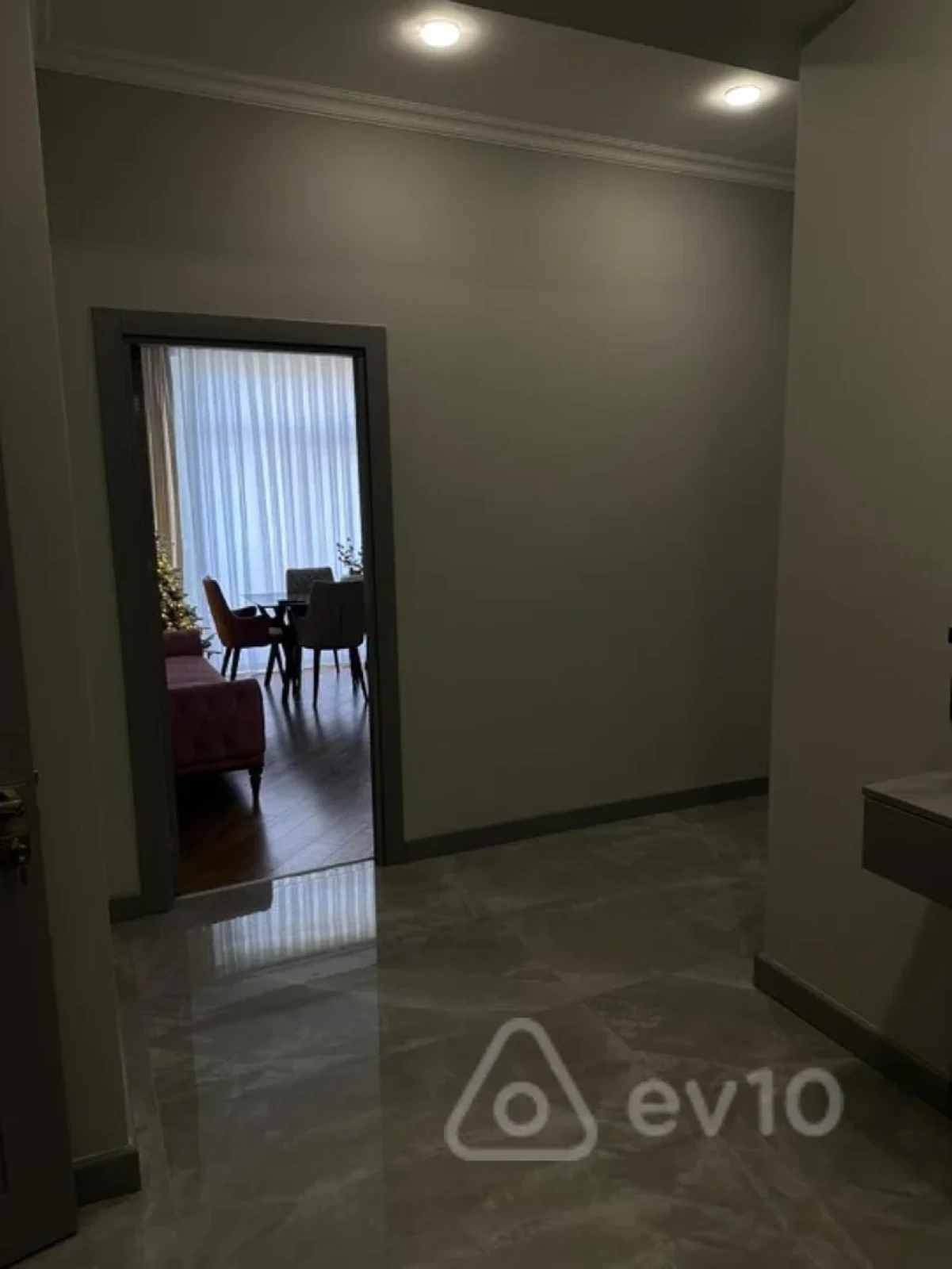 Kirayə verilir 2 otaqlı yeni tikili 77 m²