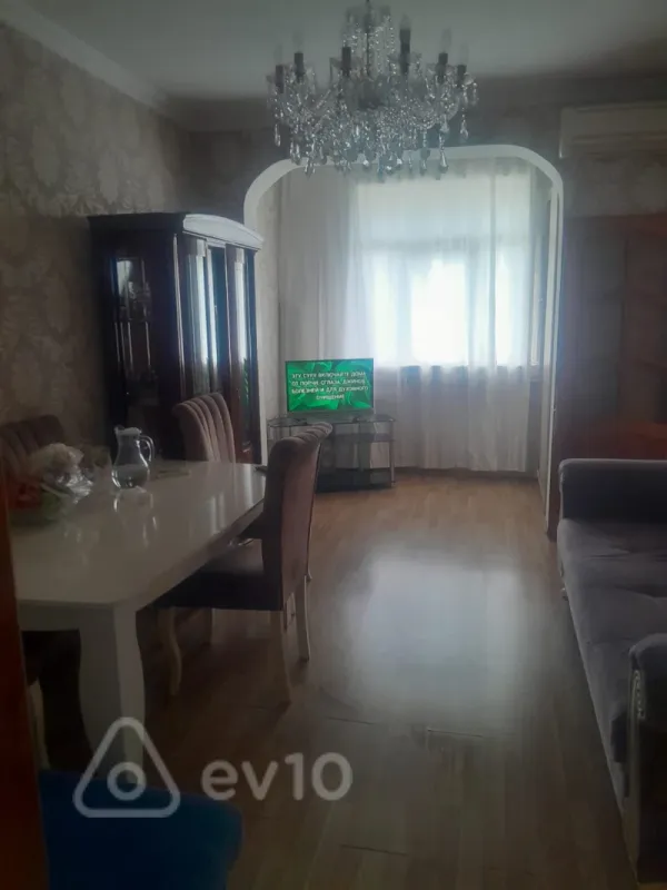 Kirayə verilir 2 otaqlı köhnə tikili 60 m²