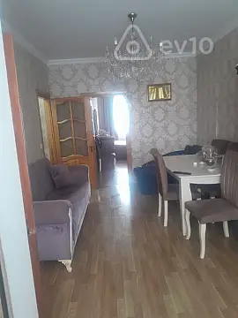 Kirayə verilir 2 otaqlı köhnə tikili 60 m²