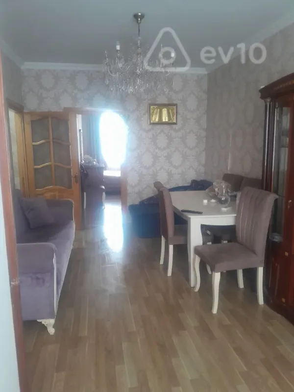 Kirayə verilir 2 otaqlı köhnə tikili 60 m²