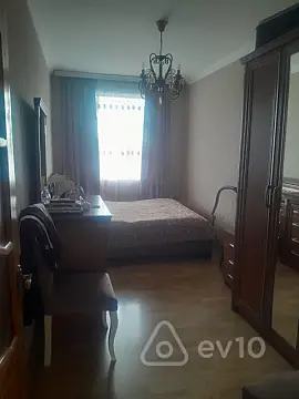 Kirayə verilir 2 otaqlı köhnə tikili 60 m²