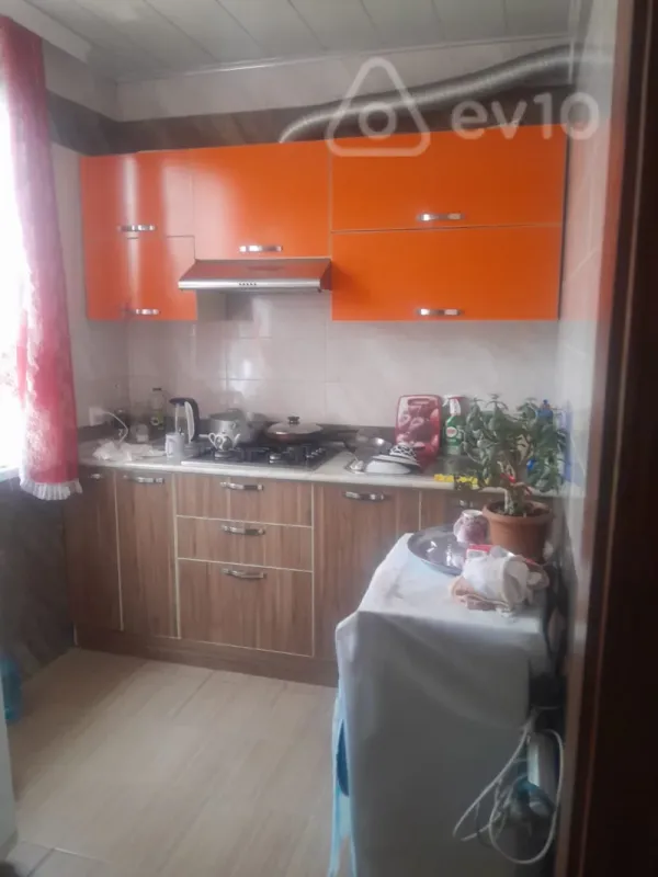 Kirayə verilir 2 otaqlı köhnə tikili 60 m²