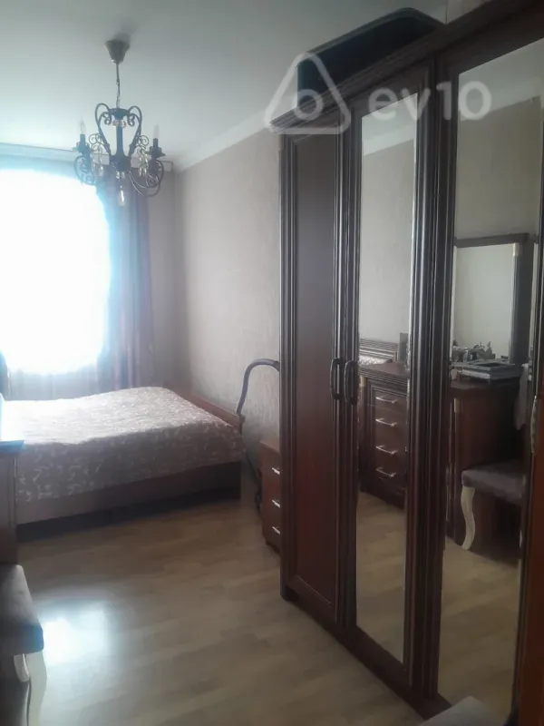 Kirayə verilir 2 otaqlı köhnə tikili 60 m²