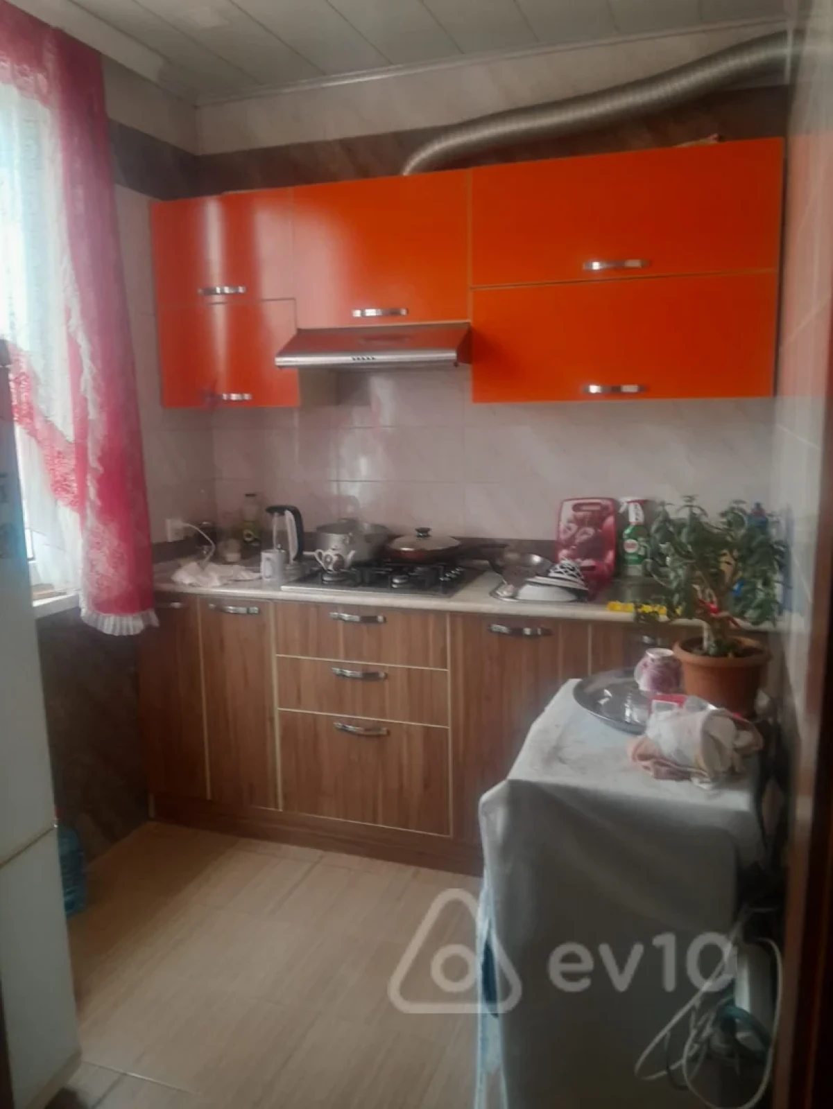 Kirayə verilir 2 otaqlı köhnə tikili 60 m²