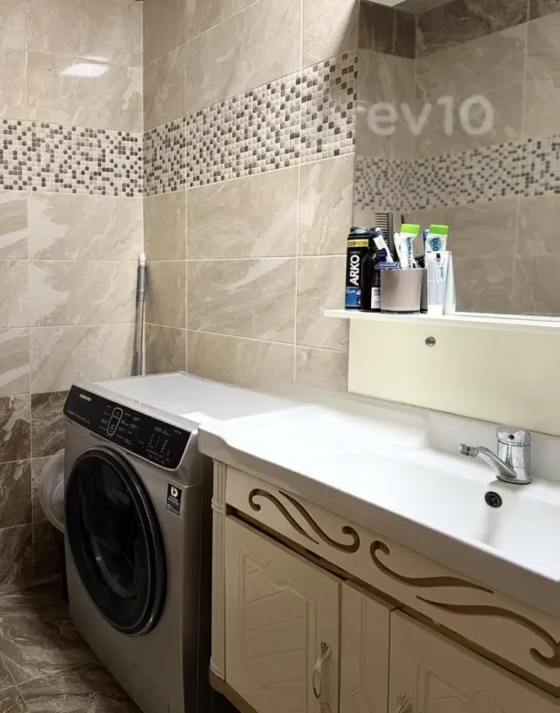 Kirayə verilir 3 otaqlı yeni tikili 150 m²