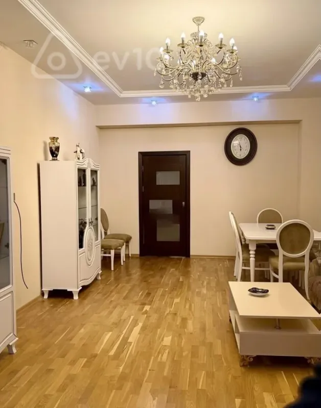 Kirayə verilir 3 otaqlı yeni tikili 150 m²