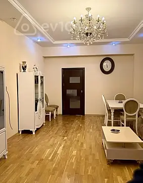 Kirayə verilir 3 otaqlı yeni tikili 150 m²