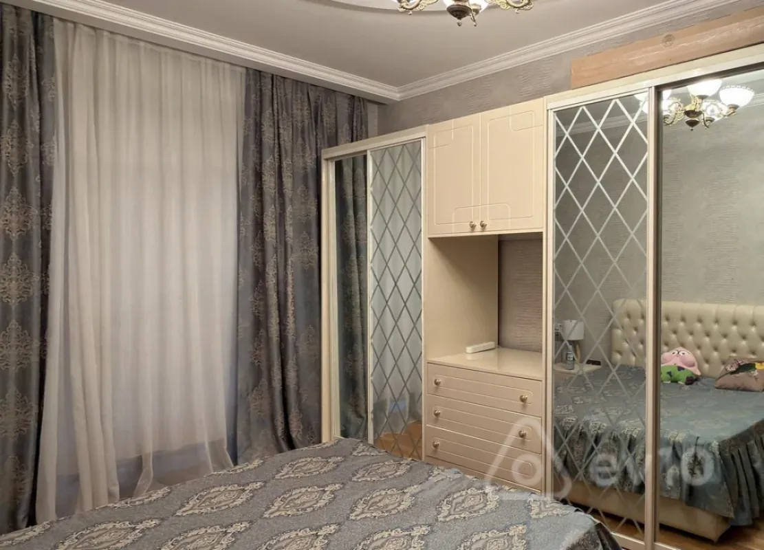 Kirayə verilir 3 otaqlı yeni tikili 150 m²