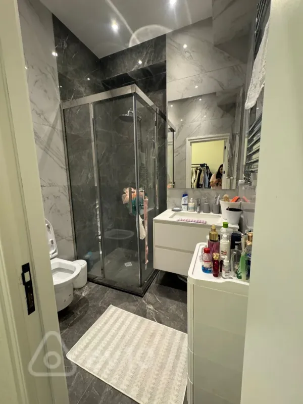 Kirayə verilir 2 otaqlı yeni tikili 60 m²